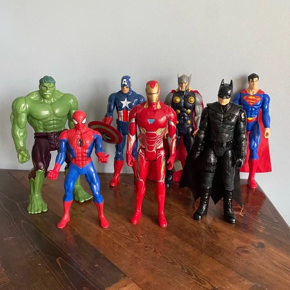 Marvel and DC action figures - Picture 1 of 5